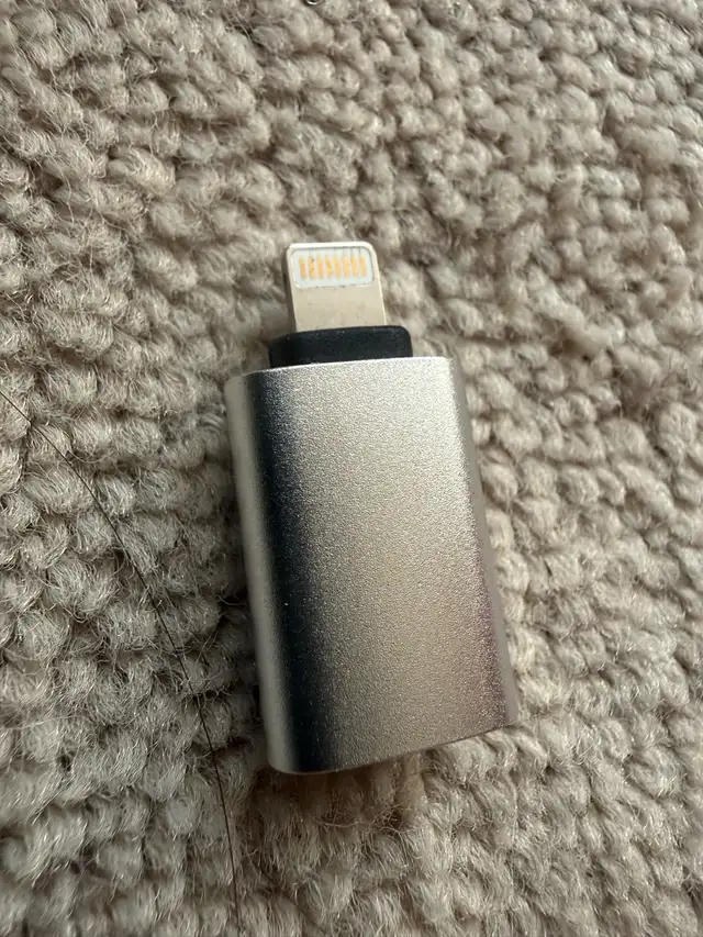 USB to Lightning Adapter - Photo 2