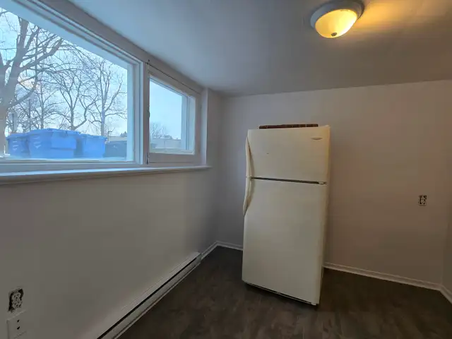 3 1/2 libre pour 1er Juillet à la ville de