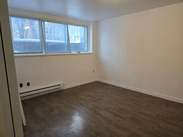 3 1/2 libre pour 1er Juillet à la ville de - Photo 2