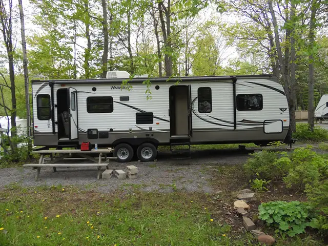 Roulotte Hideout de Keystone et hybride 2014- 28pieds