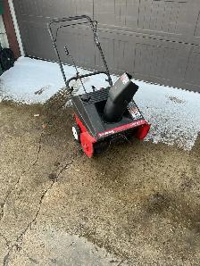 21" Snowblower - Photo 2