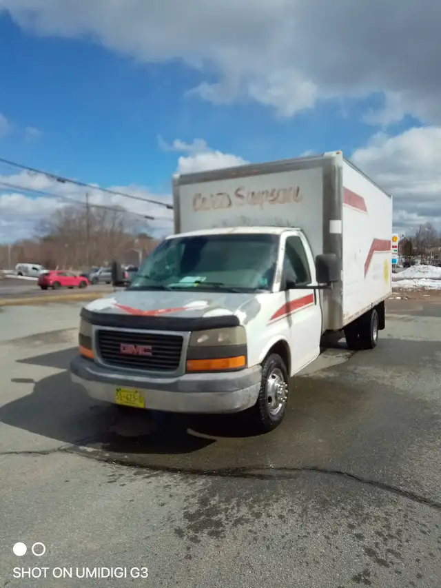 2009 GMC 3500 6l Cube Van - Photo 2
