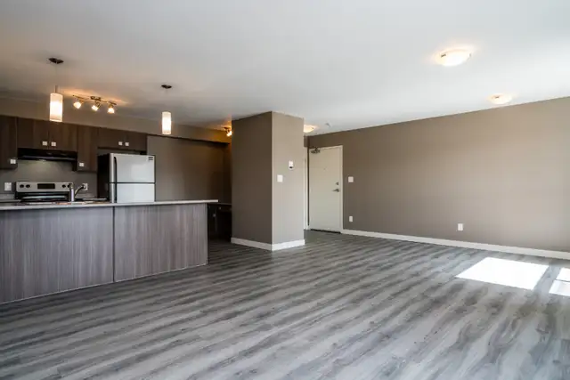 SPACIOUS 3 Bedroom Apartment! Move in Ready! - Photo 2