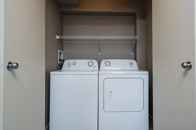 SPACIOUS 3 Bedroom Apartment! Move in Ready! - Photo 10