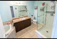 Bedroom For Rent /Chambre À Louer (Available Now/All Inclusive) - Photo 3