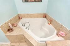 Bedroom For Rent /Chambre À Louer (Available Now/All Inclusive) - Photo 6