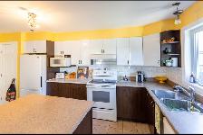 Bedroom For Rent /Chambre À Louer (Available Now/All Inclusive) - Photo 8