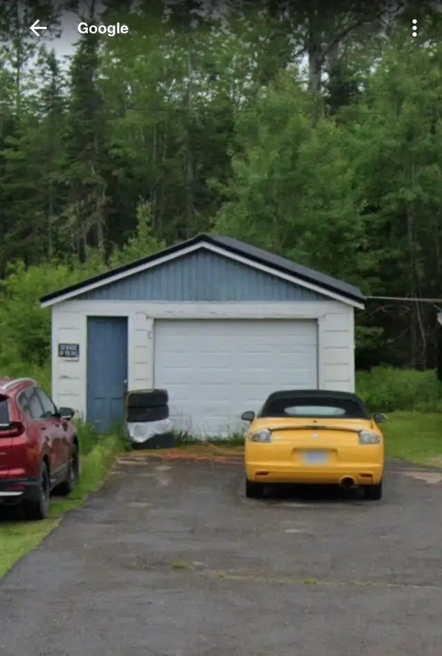 House with 2 acres (not haunted) - Photo 3