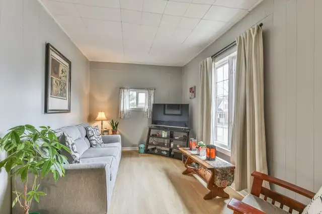 2 Bedroom Home for Sale in Manor Park Neighbourhood - Photo 2