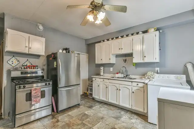 2 Bedroom Home for Sale in Manor Park Neighbourhood - Photo 5