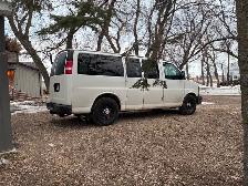 2014 Chevrolet Express Passenger AWD - Photo 2