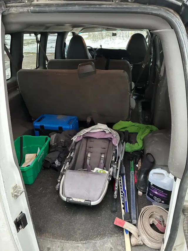 2014 Chevrolet Express Passenger AWD - Photo 3