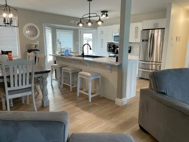 FURNISHED FEMALE STUDENT ROOM RENTAL ALL INCLUSIVE $975 SUDBURY - Photo 2