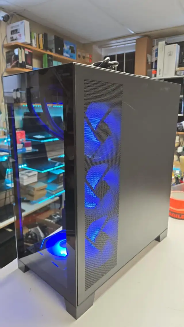 PC GAMING NEUF Ryzen 7 9800X3D RTX5070 12GB 32GB DDR5 2To NVMe - Photo 9