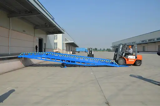 10 Ton Mobile Loading Ramp – Warehouse & Dock Use - Photo 2