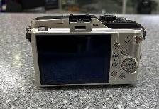 Olympus E-PL-2 12.3MP Mirrorless Camera w Meke 25mm Lens - Photo 3