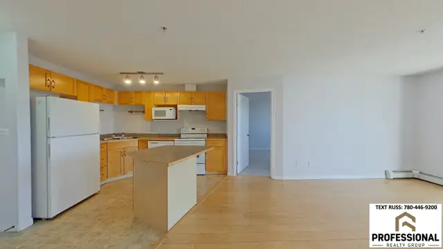 2 Bed / 2 Bath South Side Apartment with Parking