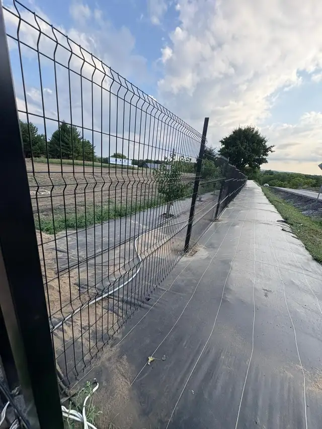 Fencings Security Fencings 3D Mesh Fence and Aluminum Fencings