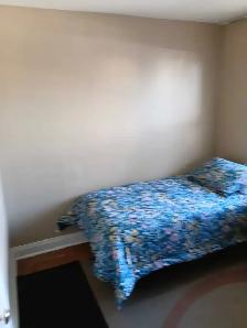 Bedroom for rent - Photo 4