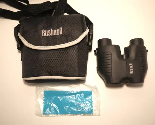BUSHNELL POWERVIEW 10X25  BINOCULARS WITH CASE
