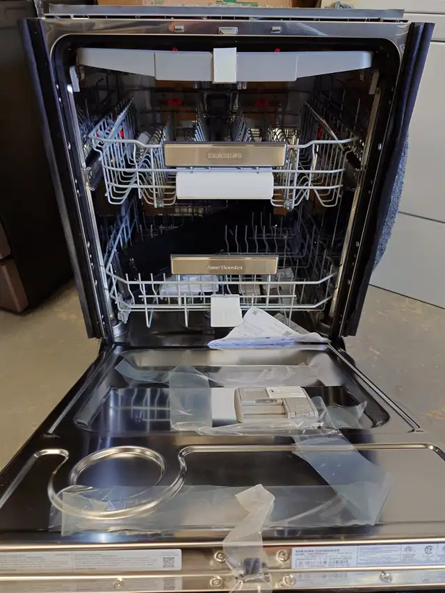 Samsung '24' Black Stainless Steel Dishwasher on Sale‼️ - Photo 4