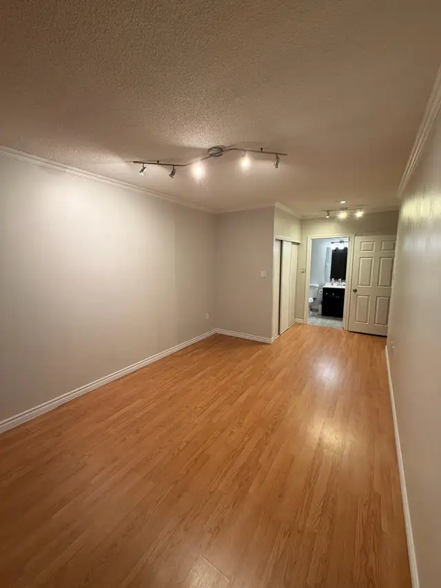 Affordable painter- starting at $85/room - Photo 5