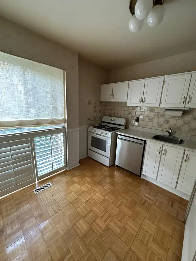 ROOM FOR RENT NEAR FAIRVIEW MALL - DON MILLS AND SHEPPARD - Photo 2