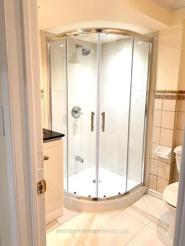 BEAUTIFUL WALKOUT BASEMENT - BRAMPTON - AVAILABLE IMMEDIATELY - Photo 6