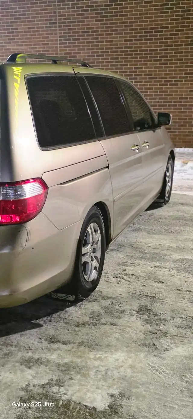 2005 honda odyssey EXL minivan - Photo 2