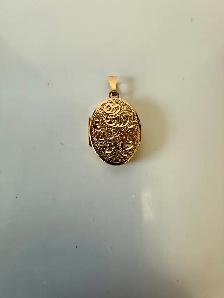 Women's 10K Gold  Locket Pendant~Opens