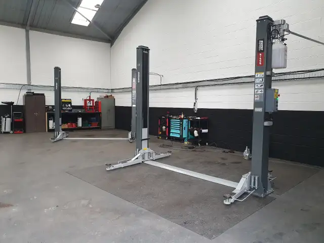 Heavy Duty 10,000 lb Two Post Auto Lift – Mechanic Shop - Photo 3