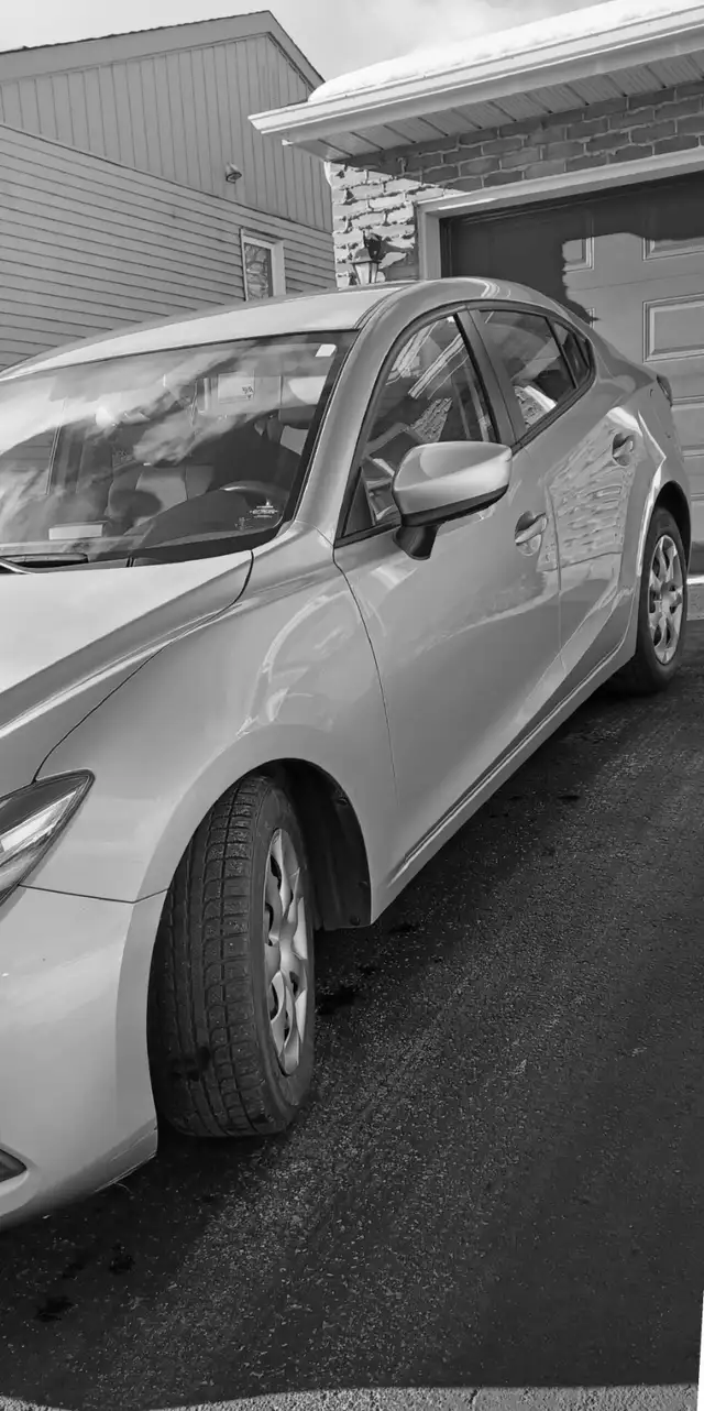 Mazda3, 2017 , bas KM, jamais accidentée, 1 seul propriétaire - Photo 3