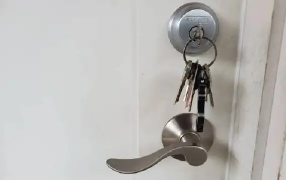 Richmond Hill Locksmith- Smart Deadbolt Handles install - Photo 2