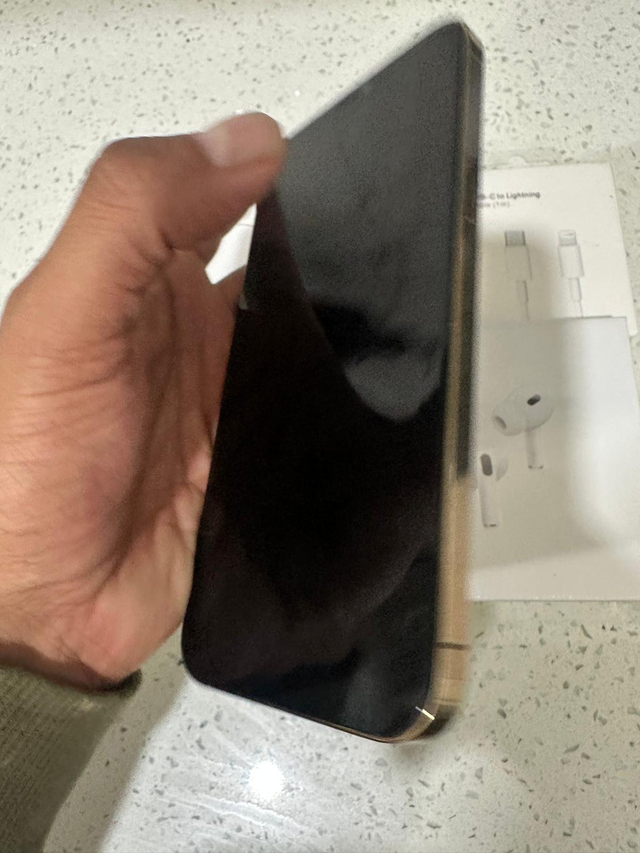 iPhone 12 Pro max 128GB Airpods Pkg/Delivery - Photo 5