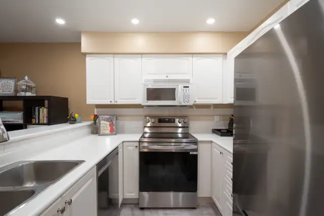 FOR SALE | 20 - 65 FOXWOOD DRIVE - Photo 5