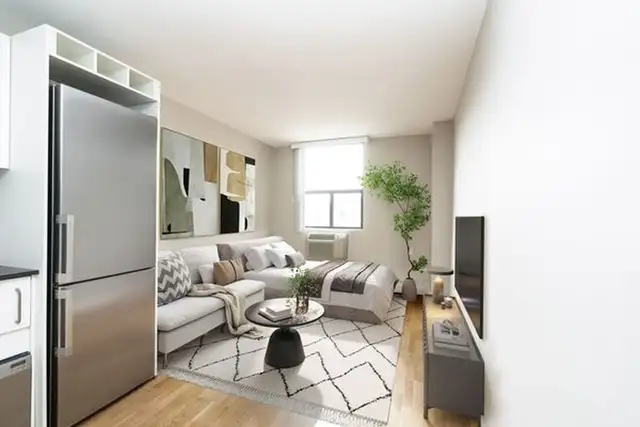 Renovated Bachelor, Queen and Bathurst - ID 3147