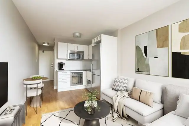 Renovated Bachelor, Queen and Bathurst - ID 3147 - Photo 3