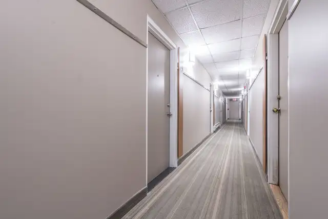 Renovated Bachelor, Queen and Bathurst - ID 3147 - Photo 7