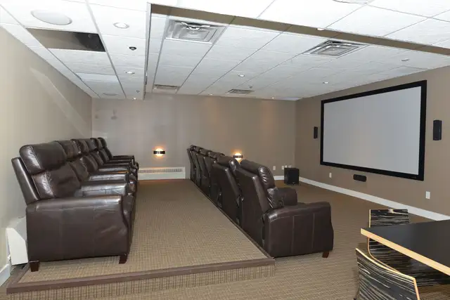 Renovated Bachelor, Queen and Bathurst - ID 3147 - Photo 12