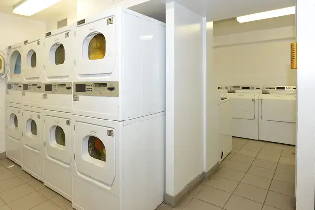 Renovated Bachelor, Queen and Bathurst - ID 3147 - Photo 14