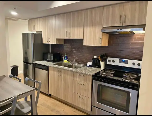 Room for rent in a 2 bed 1 bath - Photo 3