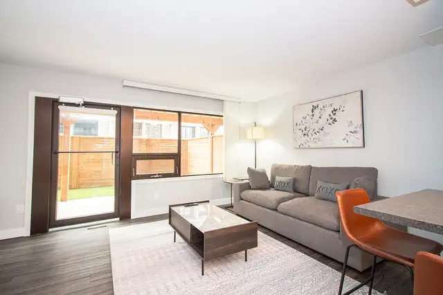 190 Smith Apartment Suites - One-Bedroom Suite (with patio) Apar