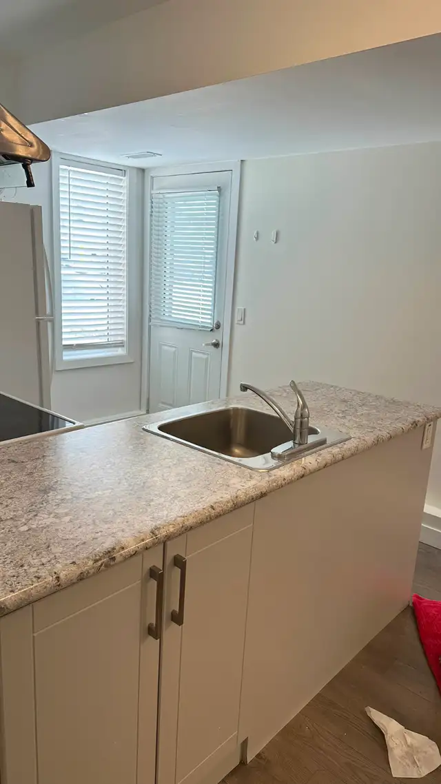 BEAUTIFUL BATCHELOR GROUND FLOOR UNIT WITH WALKOUT YARD- WELLAND - Photo 9