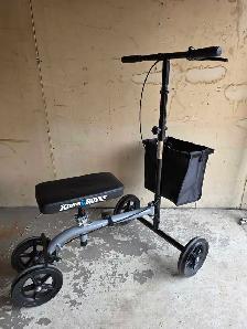 Knee Scooter with basket - Photo 3