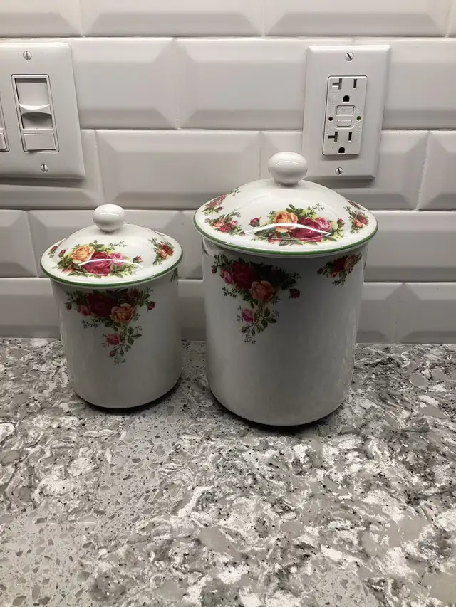 ROYAL ALBERT, OLD COUNTRY ROSES CANISTERS x2