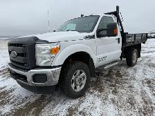 2016 Ford Super Duty F-350 SRW 4X4 - 8 foot deck - Very nice con