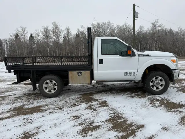 2016 Ford Super Duty F-350 SRW 4X4 - 8 foot deck - Very nice con - Photo 5