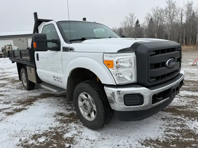 2016 Ford Super Duty F-350 SRW 4X4 - 8 foot deck - Very nice con - Photo 6