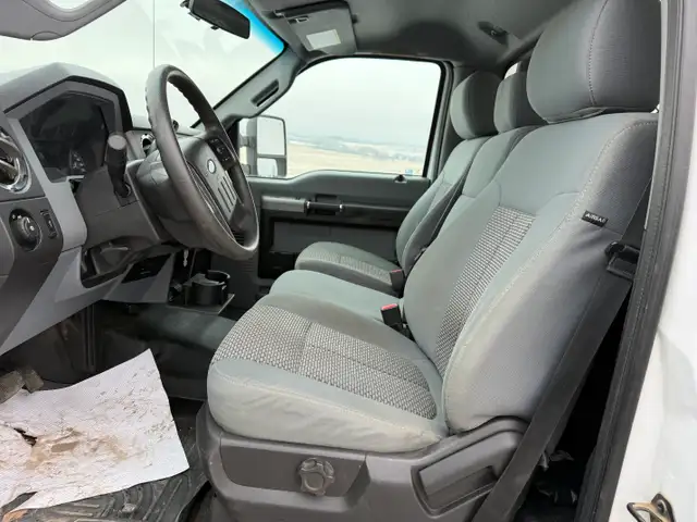 2016 Ford Super Duty F-350 SRW 4X4 - 8 foot deck - Very nice con - Photo 8