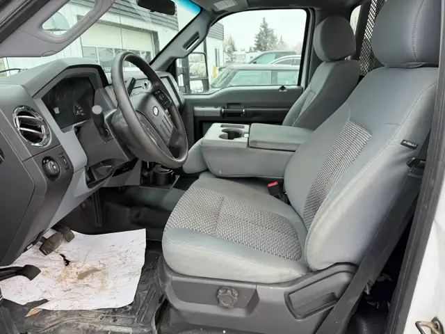 2016 Ford Super Duty F-350 SRW 4X4 - 8 foot deck - Very nice con - Photo 9